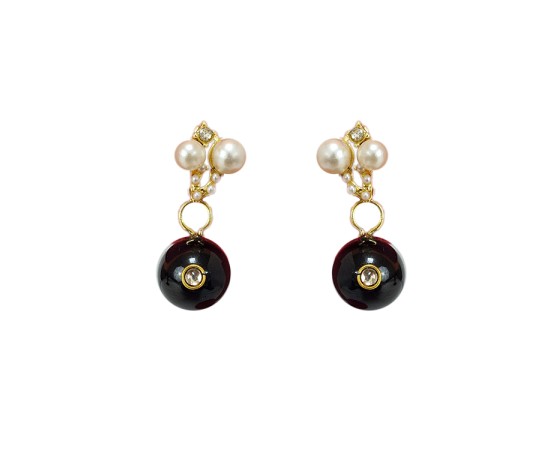 Gold plated drop with round black stone and white pearls