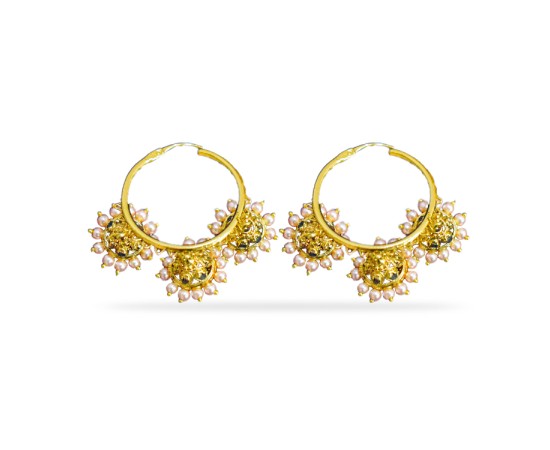 loop with white peals