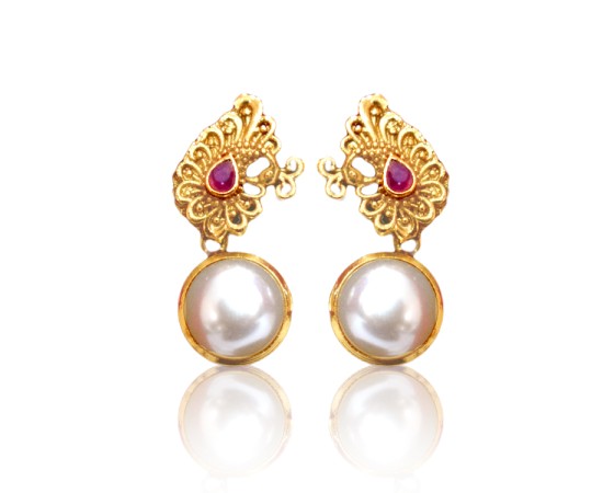 Drop with Red and white pearls